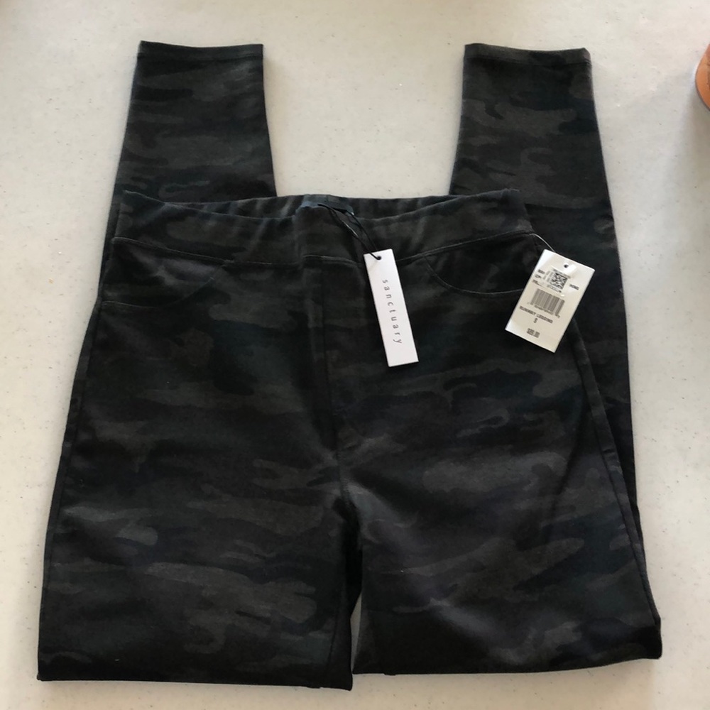 NWT sanctuary leggings/pants camouflage size small